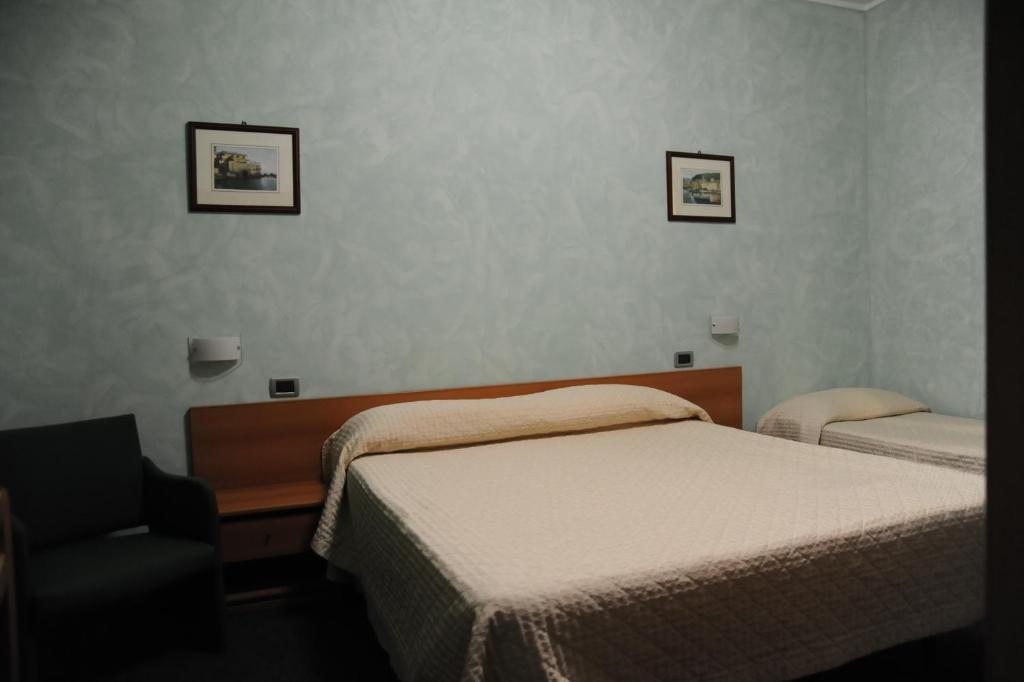 Hotel Valentini Inn Foligno Rum bild
