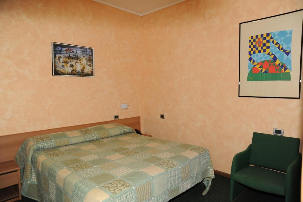 Hotel Valentini Inn Foligno Rum bild