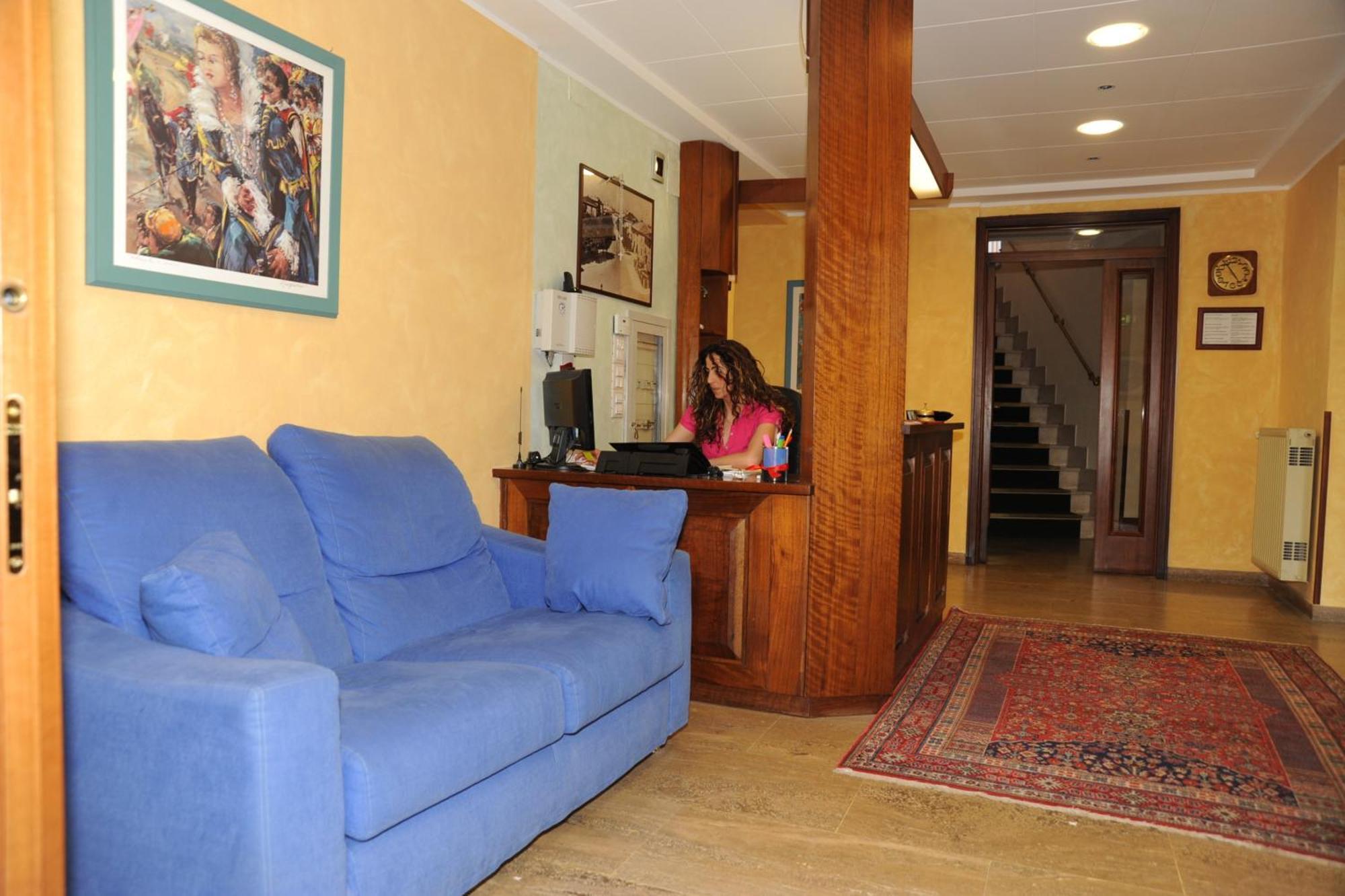 Hotel Valentini Inn Foligno Exteriör bild