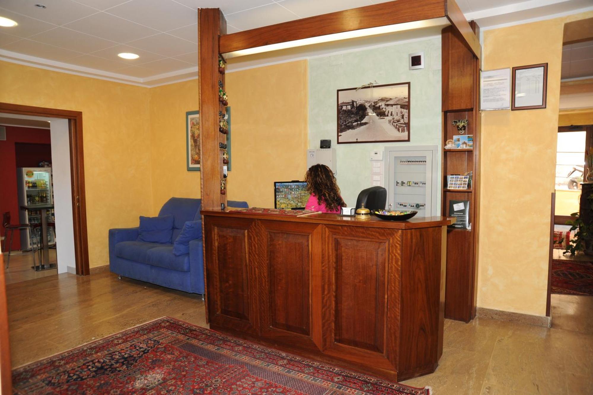 Hotel Valentini Inn Foligno Exteriör bild